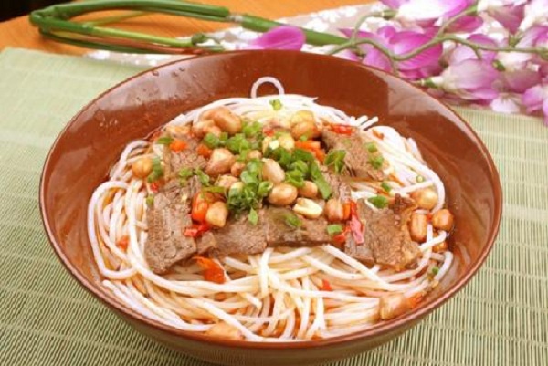 南蛮里·云南过桥米线加盟